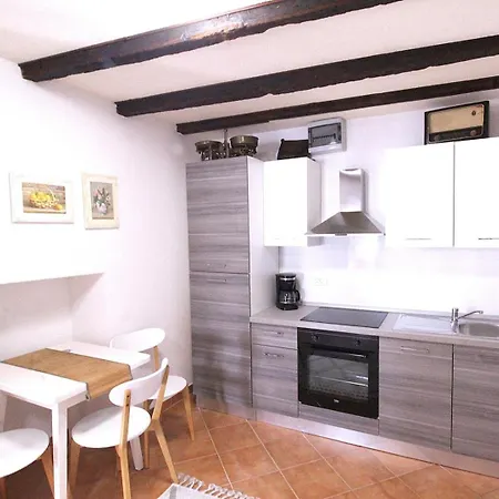 Lovely Es Apartment