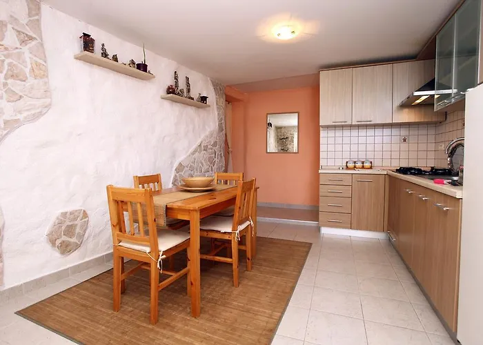 Διαμέρισμα Lovely Es